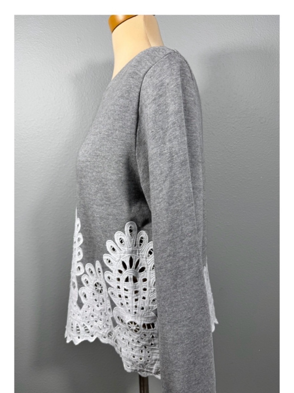 SEA New York Cassidy Eyelet Panel Sweatshirt Pullover Top - Picture 4 of 10